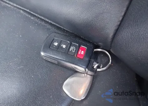 2019 Toyota Highlander Xle z USA, uszkodzony, nr VIN 5TDJZRFH5KS927491